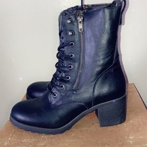 Block heel boots good condition size10